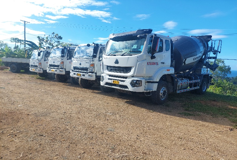 ETDL excavators and dump trucks lined up on site