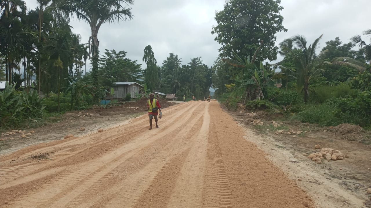 North Road formation and regravelling works between Guonaru'u and Dala